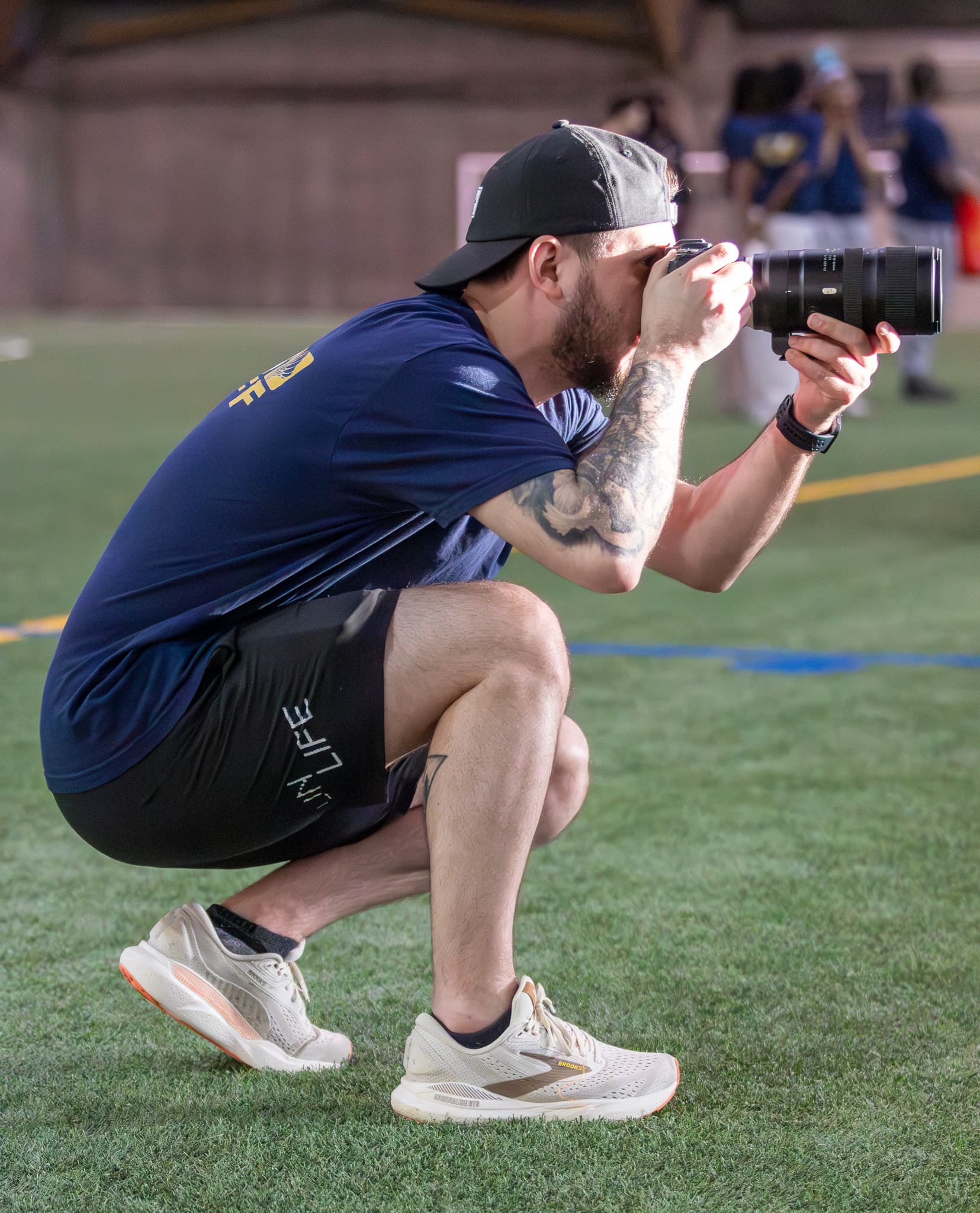 Photographe bénévole couvrant un match de la ligue